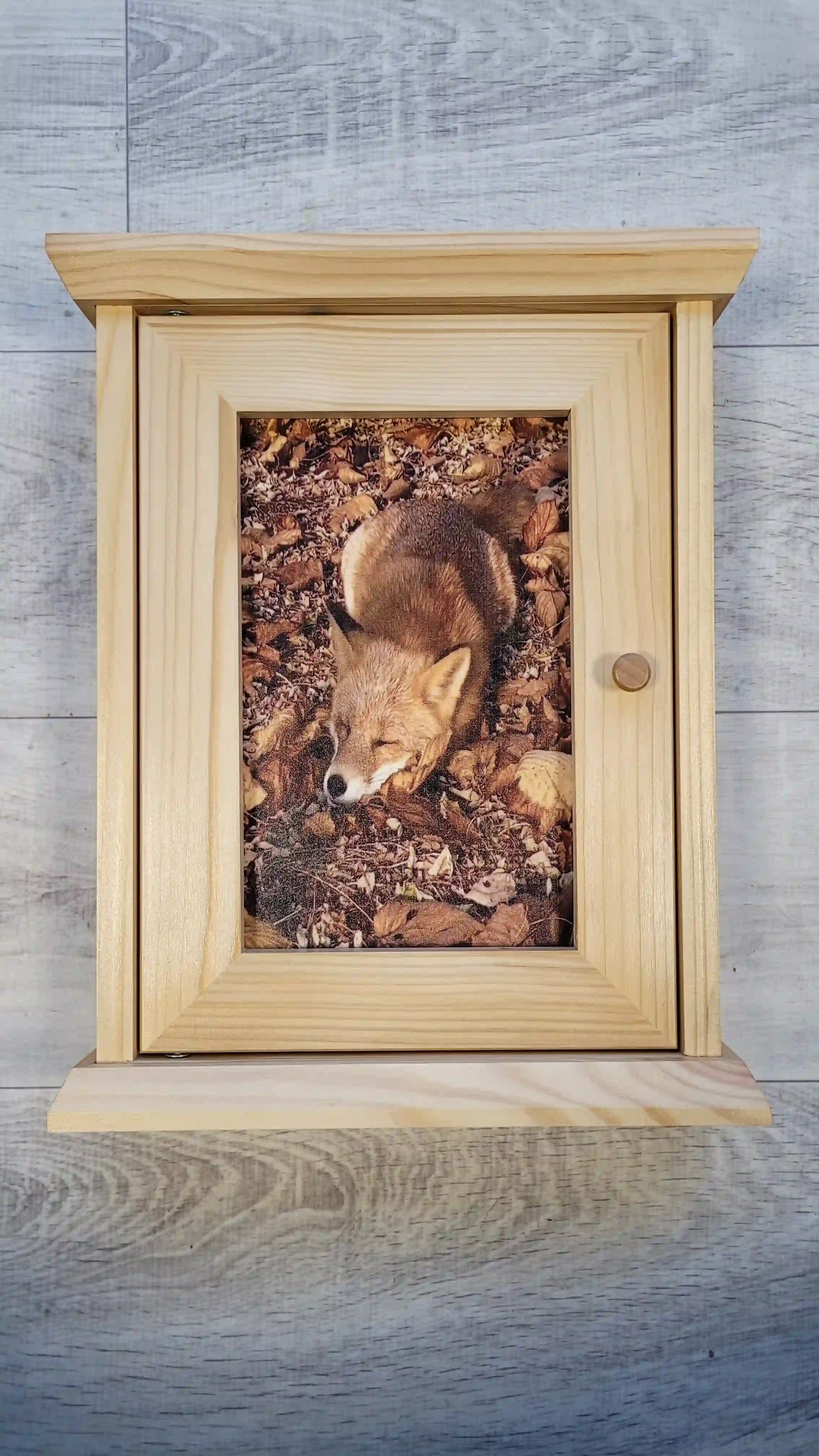 PIKUSA — skříňka na klíče, světlé dřevo, motiv lišky